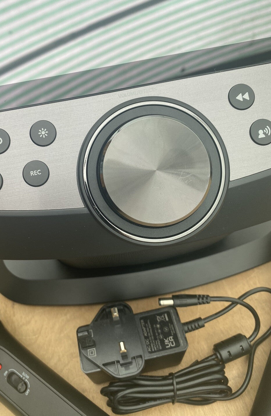 Singing Machine Portable WiFi Karaoke Machine Touch Screen- Exdisplay