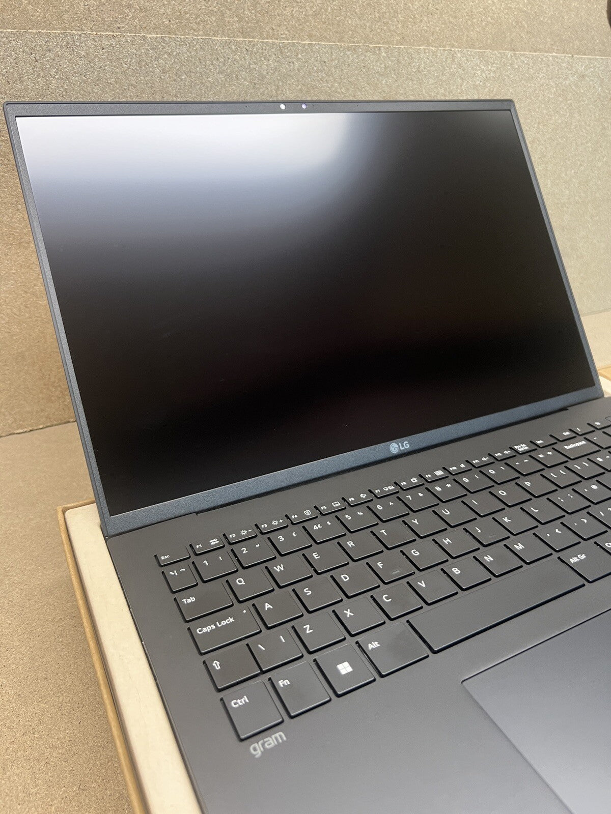 LG Gram Intel Core Ultra 7 16GB RAM 1TB SSD 16 Inch Laptop 16Z90S-G.AA78A1 EXD
