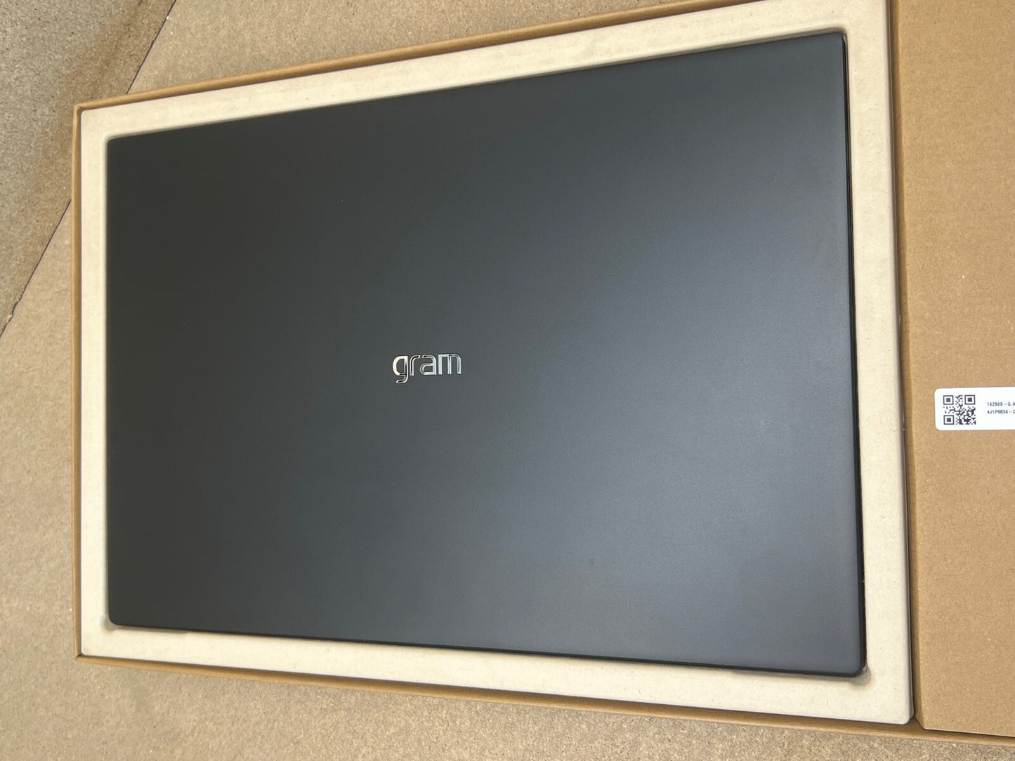 LG Gram Intel Core Ultra 7 16GB RAM 1TB SSD 16 Inch Laptop 16Z90S-G.AA78A1 EXD