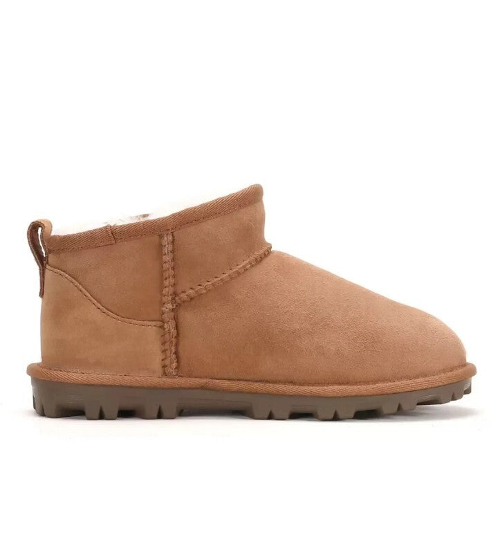 Kirkland Signature Shearling Kids Boot UK 12 / EU 30 / Us 13 in Chestnut