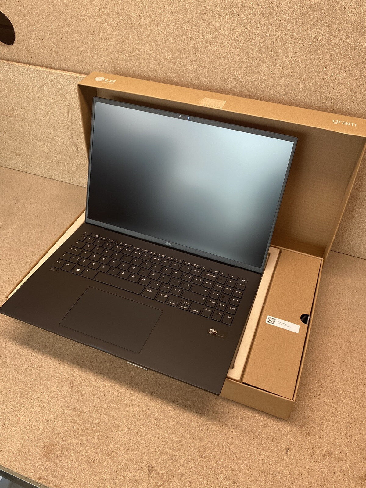 LG Gram Laptop Lightweight Ultra 7 16GB RAM 1TB SSD 16 Inch 16Z90S-G.AA78A1