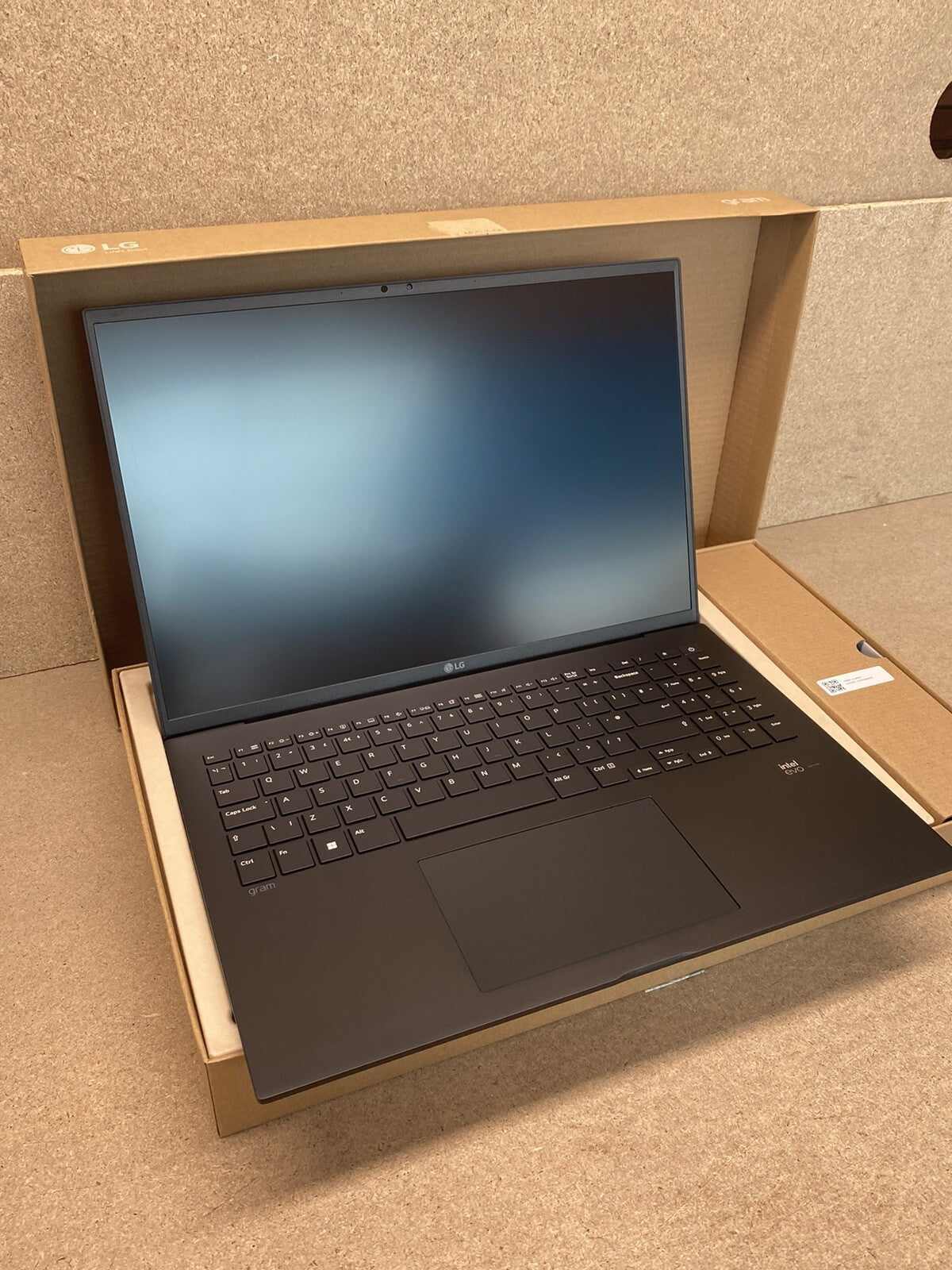 LG Gram Laptop Lightweight Ultra 7 16GB RAM 1TB SSD 16 Inch 16Z90S-G.AA78A1