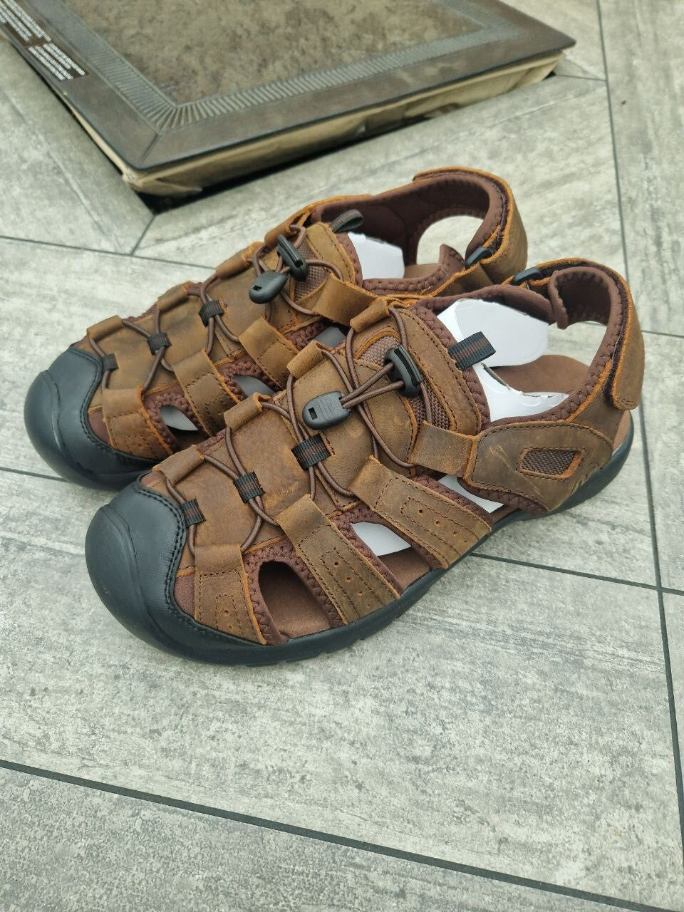 Josef Seibel Bart 02- Men’s Brown Sandals, Size 10.
