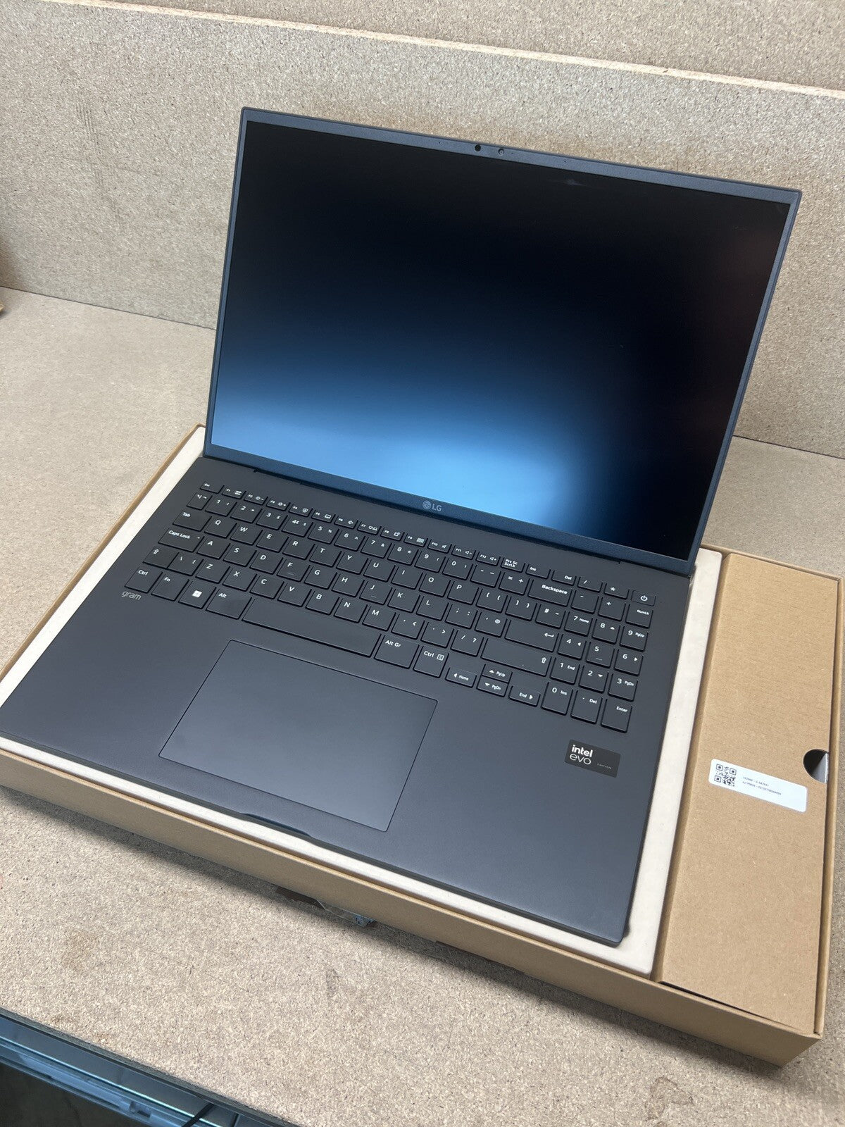 LG Gram Intel Core Ultra 7 16GB RAM 1TB SSD 16 Inch Laptop 16Z90S-G.AA78A1 EXD