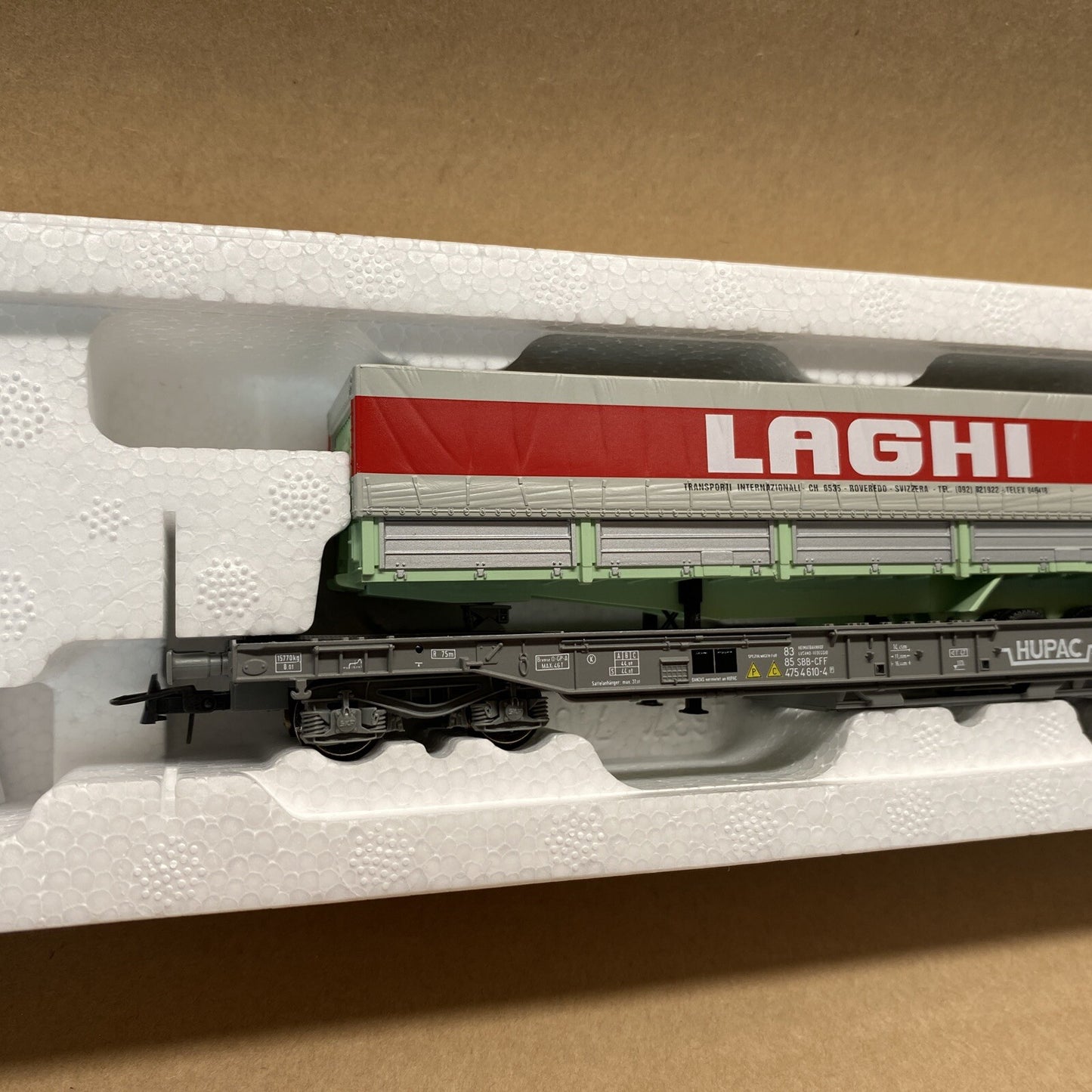 Roco 66710 Standard deep-well flat car "HUPAC" LAGHI