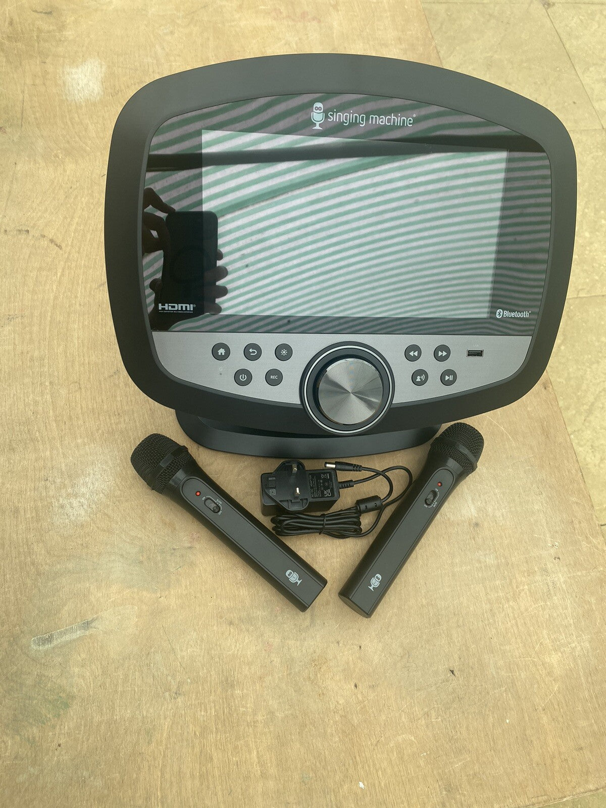 Singing Machine Portable WiFi Karaoke Machine Touch Screen- Exdisplay