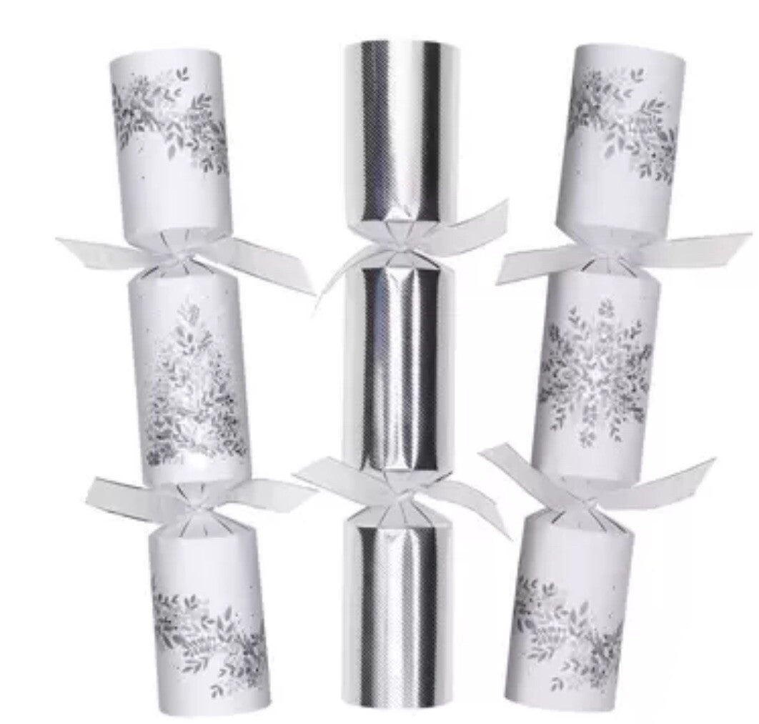 Tom Smith 14 Inch (36cm) Christmas Crackers 8 Pack in Silver & White
