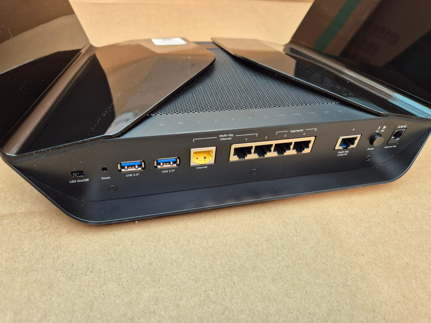 Netgear Nighthawk RAXE500 Tri-Band WiFi 6E Router 10.8Gbps, 6GHz, RAXE500-100EUS