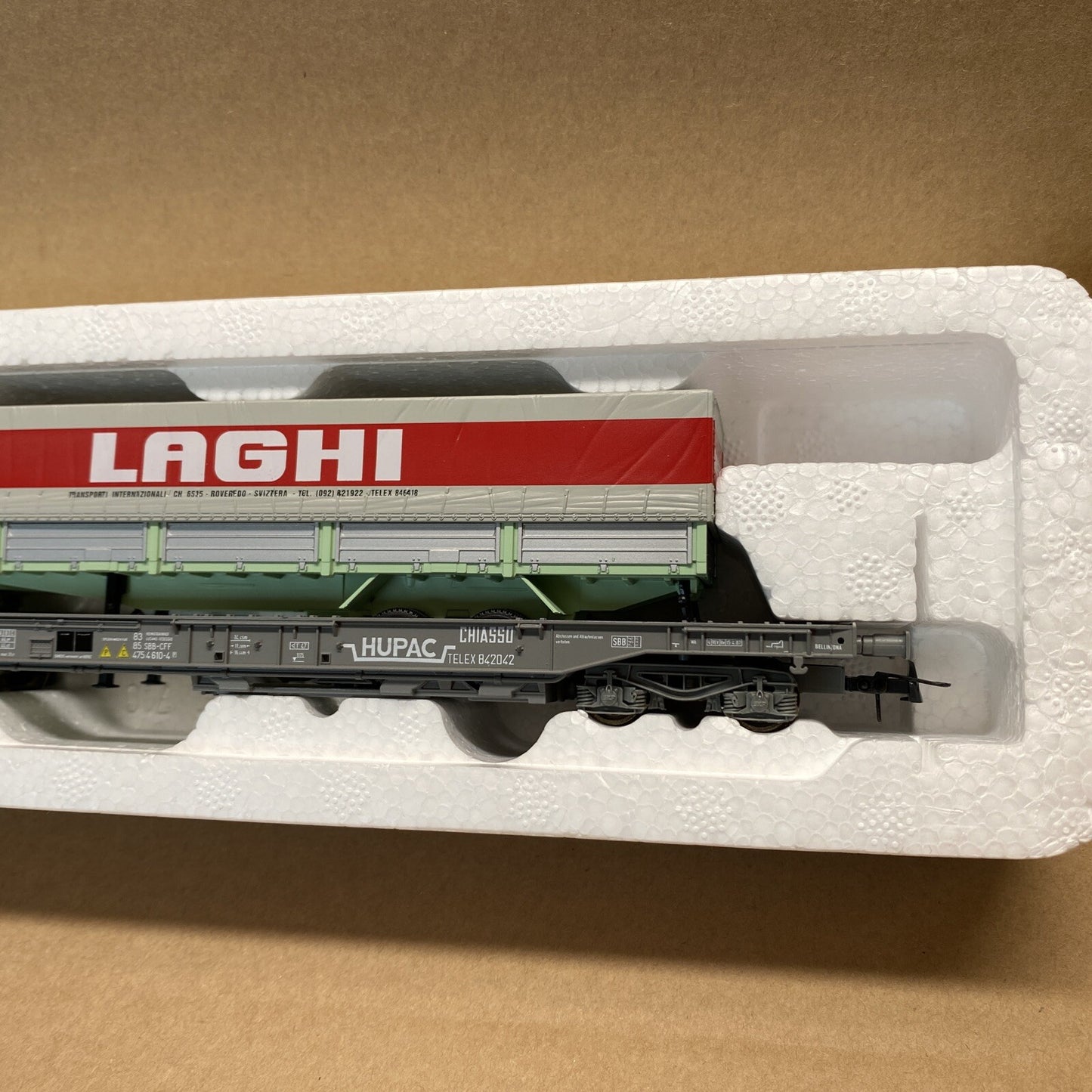 Roco 66710 Standard deep-well flat car "HUPAC" LAGHI