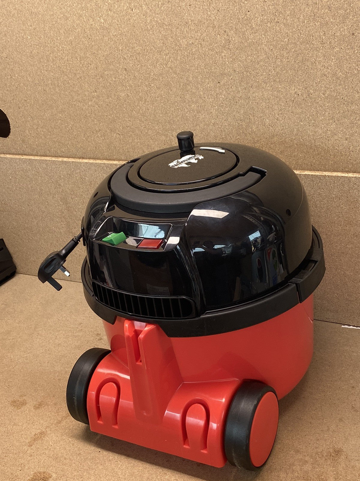 Henry HVR 160 6L Bagged Cylinder Vacuum Cleaner - Red