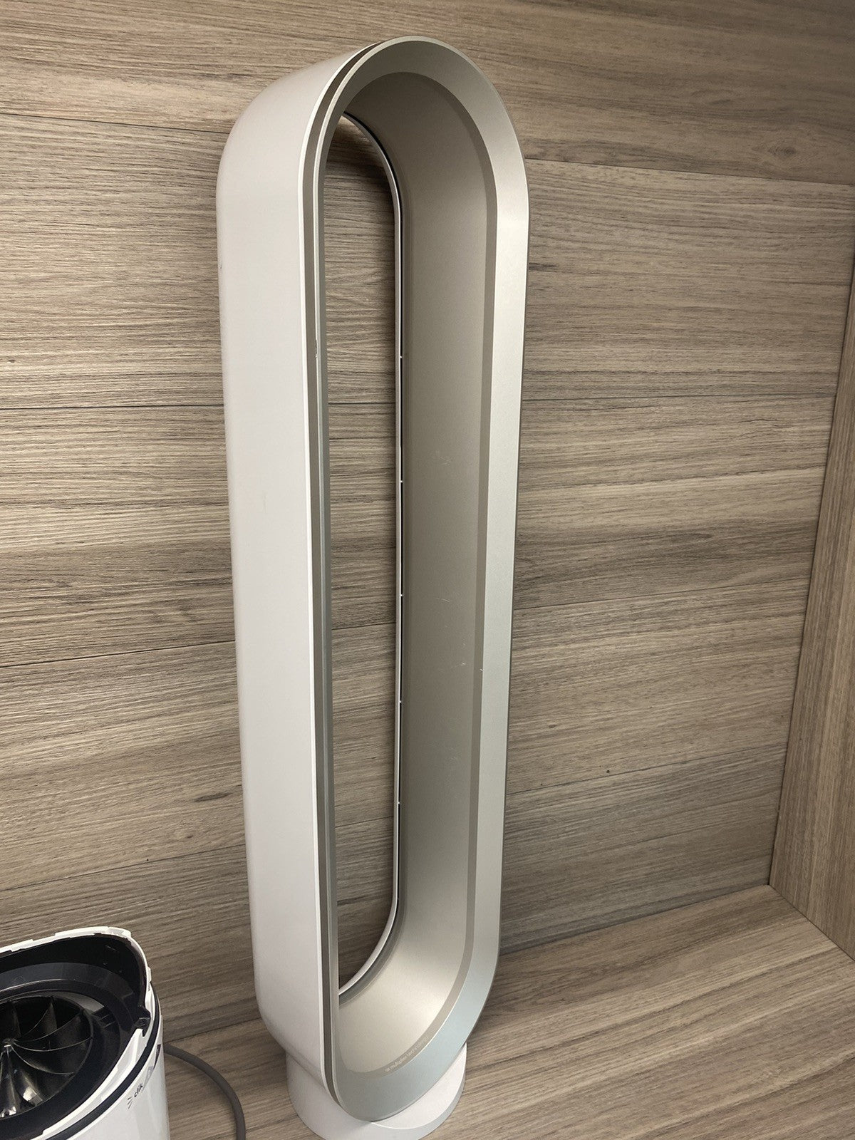 Dyson AM07 56W 10 Speed Tower Fan - White/Silver Luxury