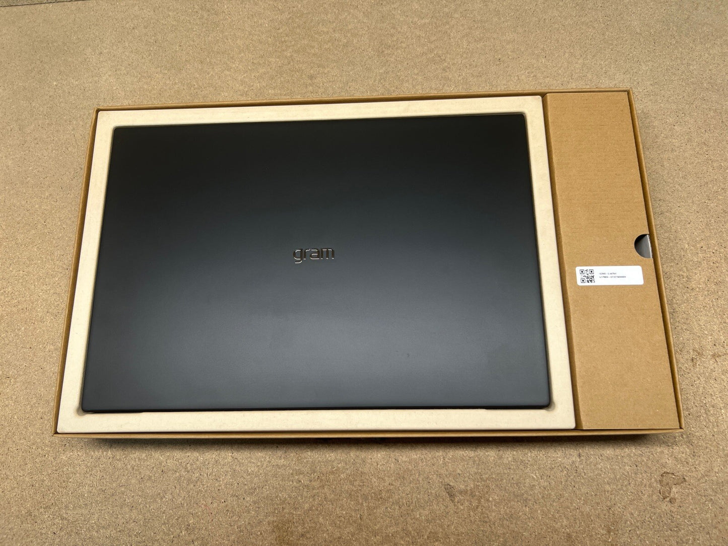 LG Gram Intel Core Ultra 7 16GB RAM 1TB SSD 16 Inch Laptop 16Z90S-G.AA78A1 EXD