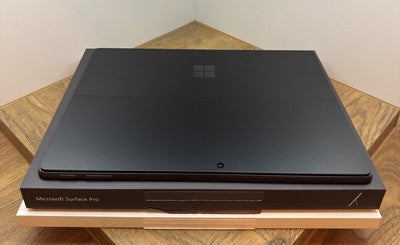Microsoft Surface Pro Copilot+PC, X Plus, 16GB RAM, 1TB SSD, 13'' , 2 in 1 , VAT