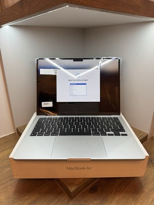 Apple MacBook Air 2024, M3 Chip, 16GB RAM, 512GB SSD, 13.6 Inch in Silver VAT