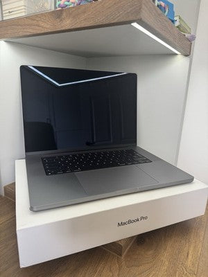MacBook Pro 16-inch 2021 Apple M1 Pro 10 core and 16-core GPU 16GB RAM 512GB SSD