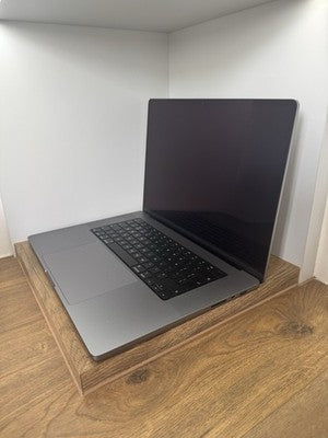 MacBook Pro 16-inch 2021 Apple M1 Pro 10 core and 16-core GPU 16GB RAM 512GB SSD