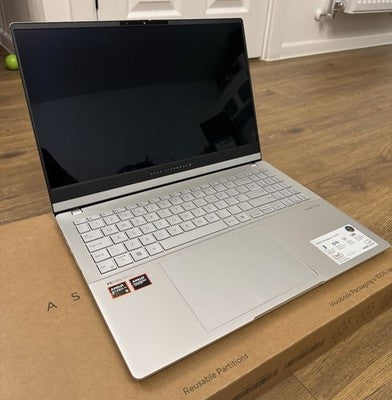 ASUS Vivobook S, AMD Ryzen AI 9, 24GB RAM, 1TB SSD, 15.6 Inch OLED Laptop VAT