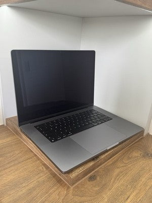 MacBook Pro 16-inch 2021 Apple M1 Pro 10 core and 16-core GPU 16GB RAM 512GB SSD