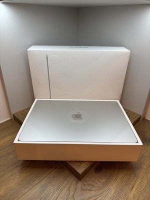 Apple MacBook Air 2024, M3 Chip, 16GB RAM, 512GB SSD, 13.6 Inch in Silver VAT
