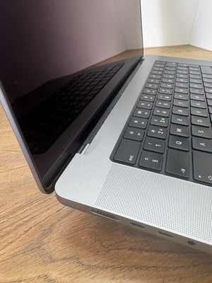 MacBook Pro 16-inch 2021 Apple M1 Pro 10 core and 16-core GPU 16GB RAM 512GB SSD