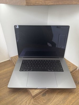 MacBook Pro 16-inch 2021 Apple M1 Pro 10 core and 16-core GPU 16GB RAM 512GB SSD