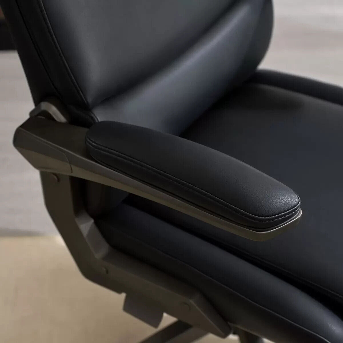 NEW La-Z-Boy Manager's Office Chair with Flip Up Arms