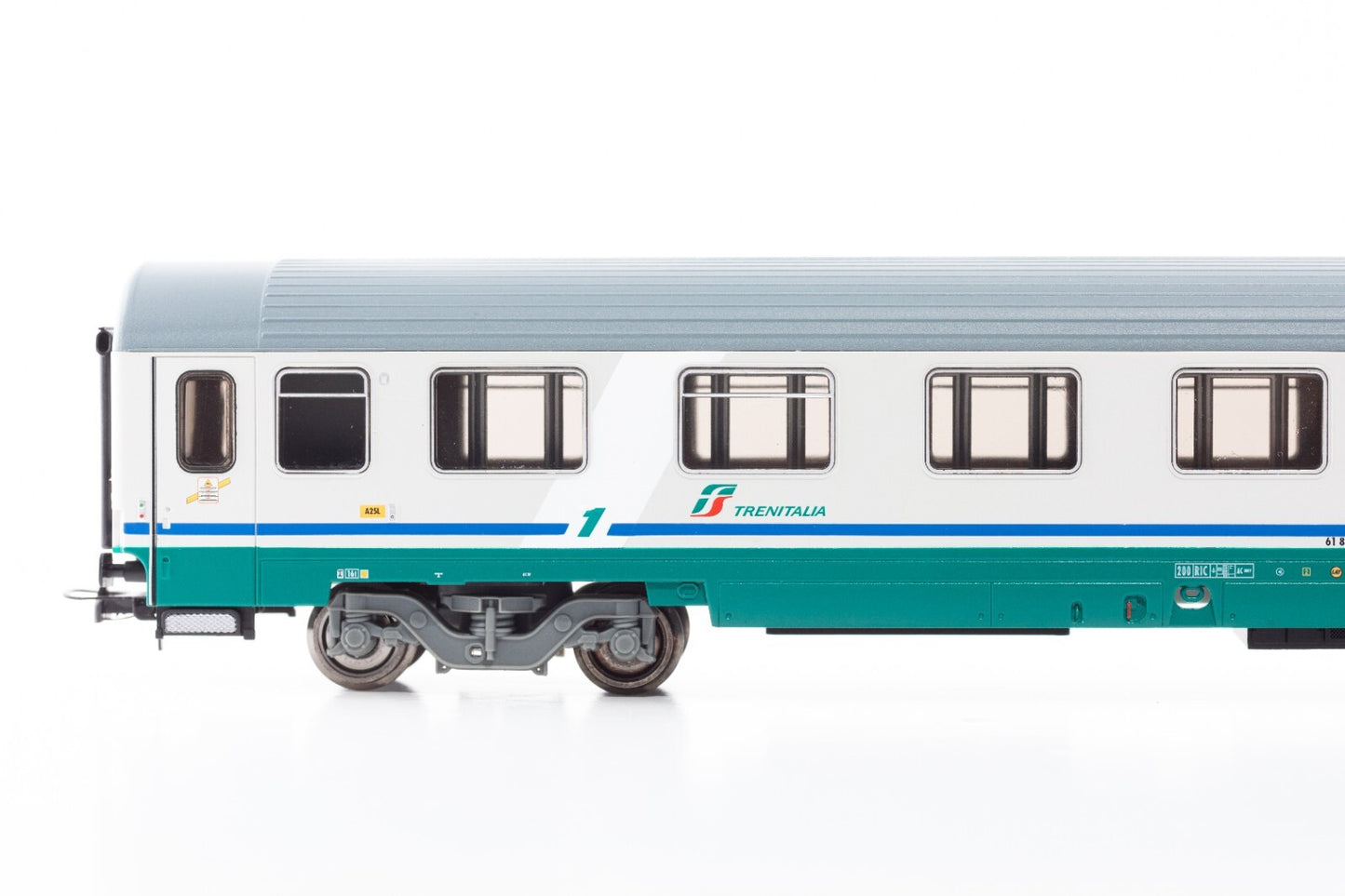 Rivarossi HR4167 - Italian coach type UICZ of the FS; 1st class, XMPR