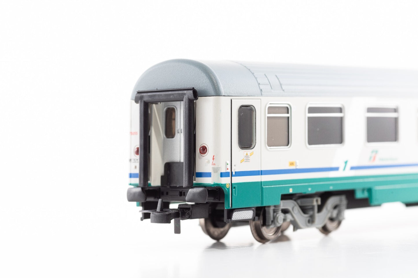 Rivarossi HR4167 - Italian coach type UICZ of the FS; 1st class, XMPR