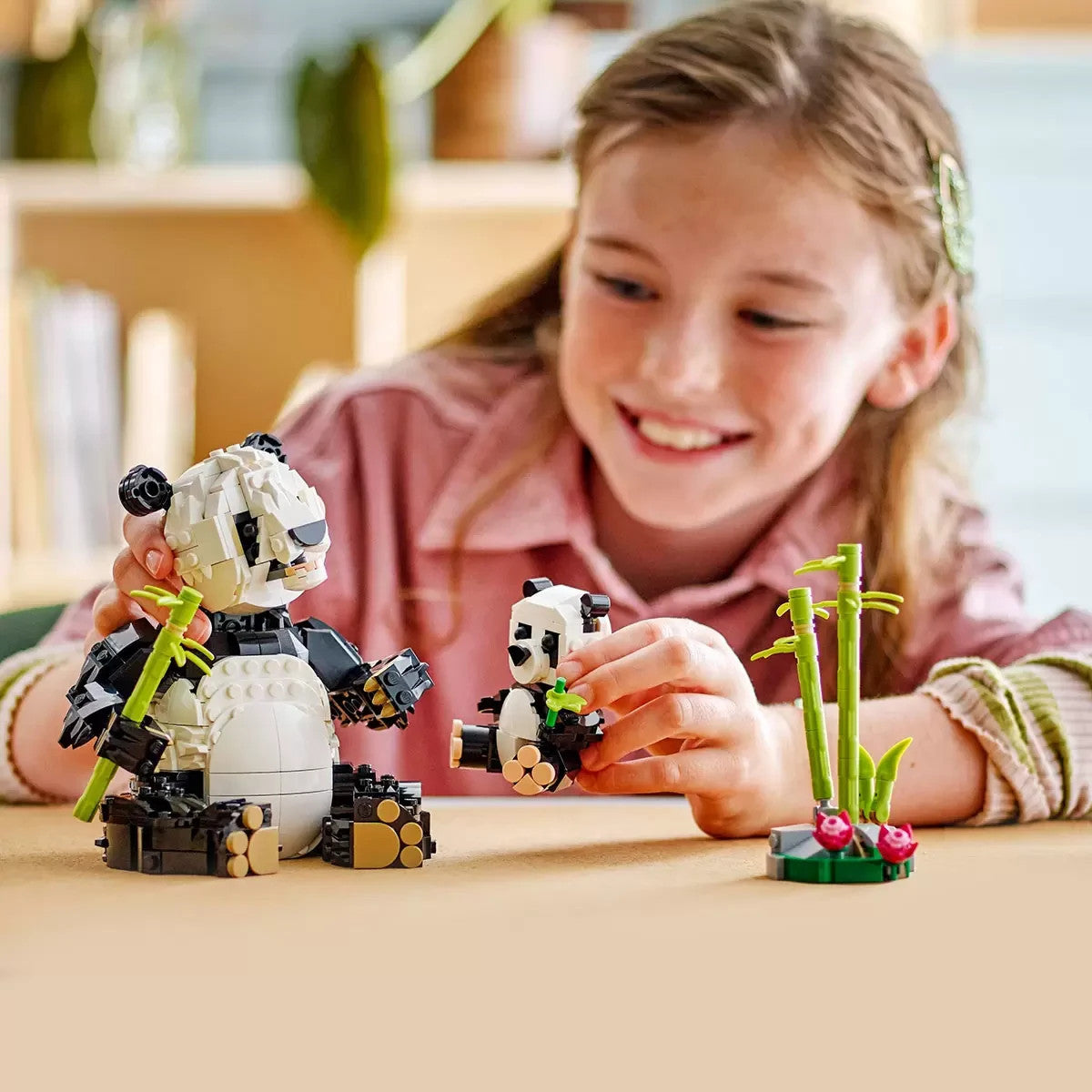 LEGO CREATOR: Wild Animals: Panda Family (31165)