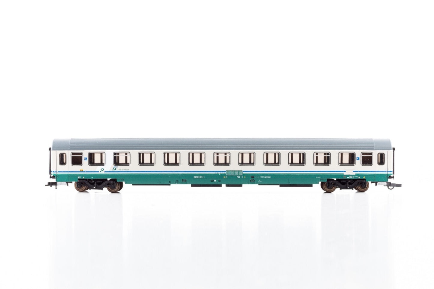 Rivarossi RT600006 UIC-Z carriage of the FS, XMPR livery 2nd class