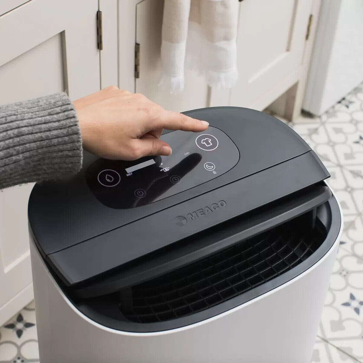 MeacoDry Meaco Arete® Two 18L Dehumidifier & Air Purifier New/ VAT /Box Damaged