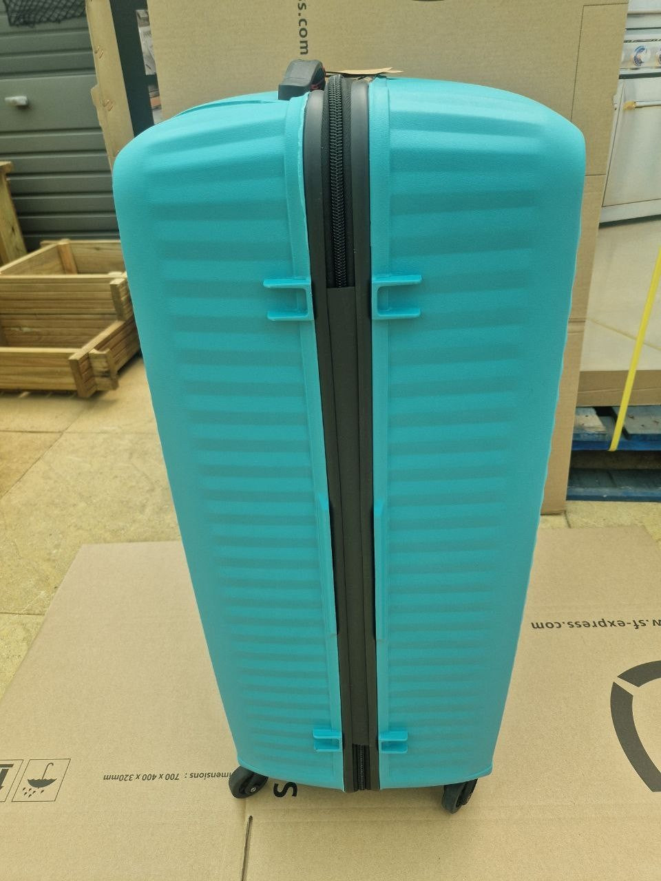 American Tourister Air Move Large (93L) in Teal