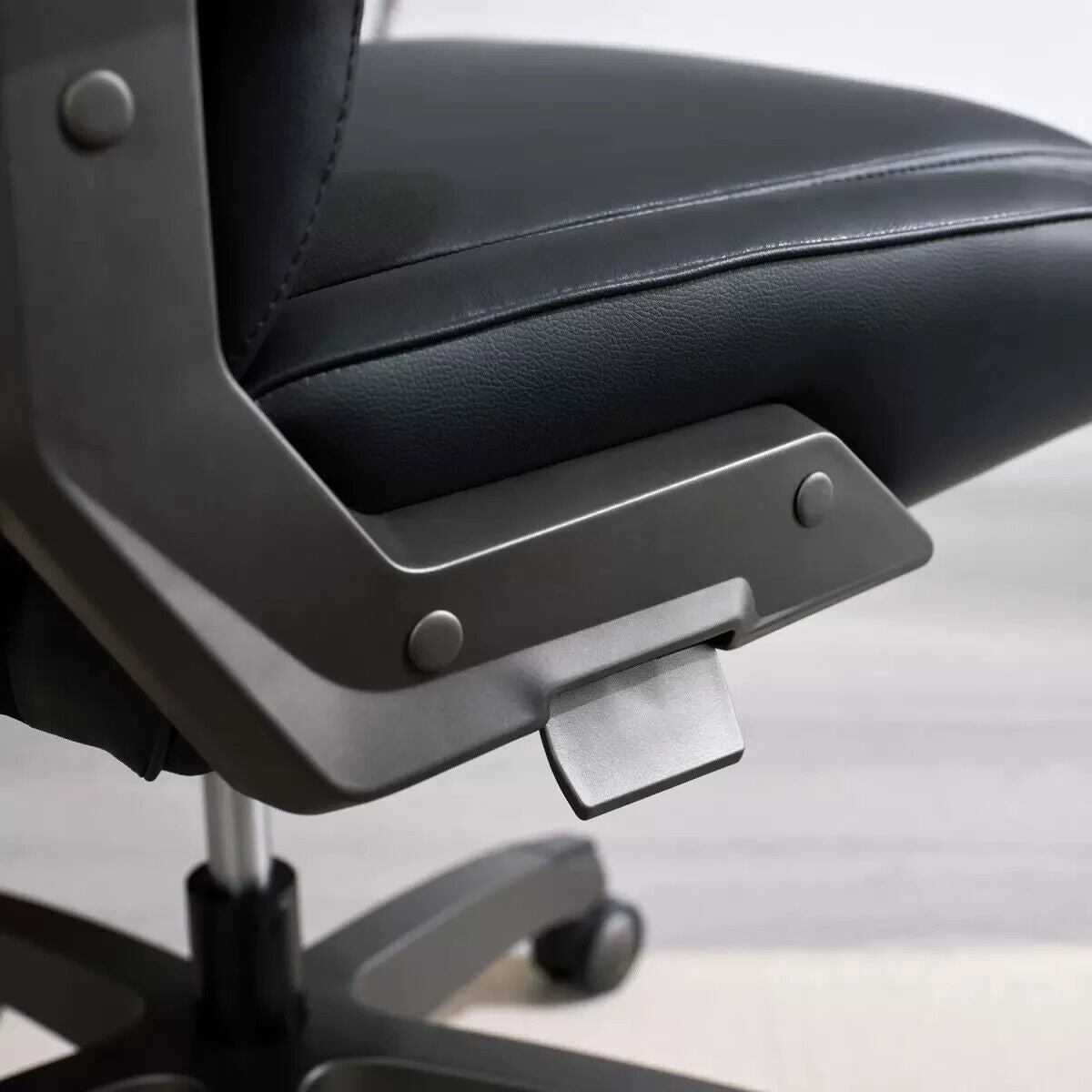 NEW La-Z-Boy Manager's Office Chair with Flip Up Arms