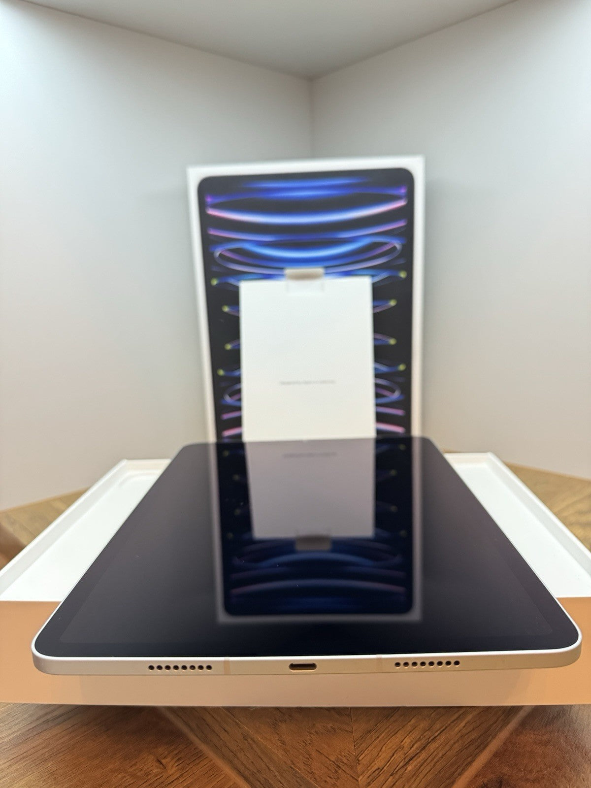 Apple iPad Pro 4th Gen 2022, 11 Inch, WiFi + Cellular 2TB in Silver MNYM3B/A NEW