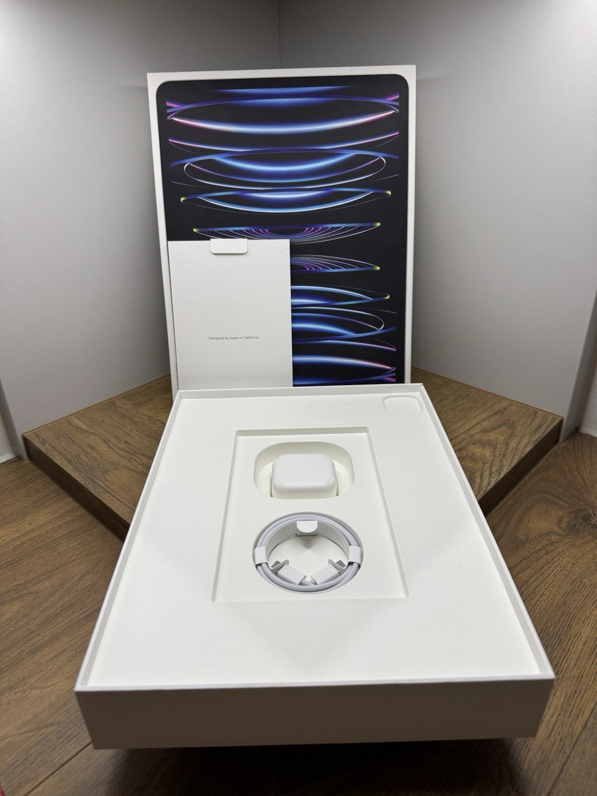 Apple iPad Pro 6th Gen 12.9" 2022 M2 - 128GB WiFi & Cellular 5G Unlocked -Silver