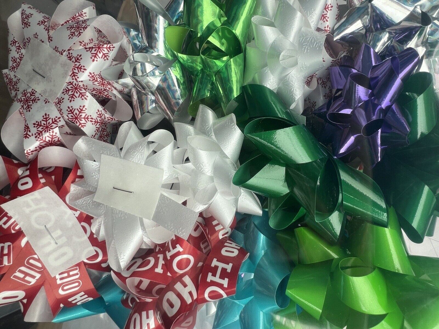 Kirkland Signature Christmas Gift Bows in Bright Colours - 50 Pack Costco