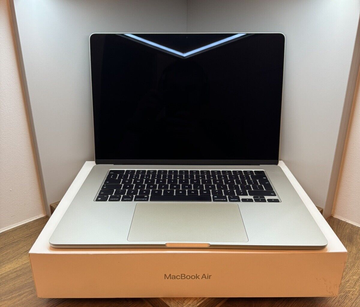 Apple MacBook Air 2024, M3 Chip, 16GB RAM, 512GB SSD, 15.3'' in Starlight VAT