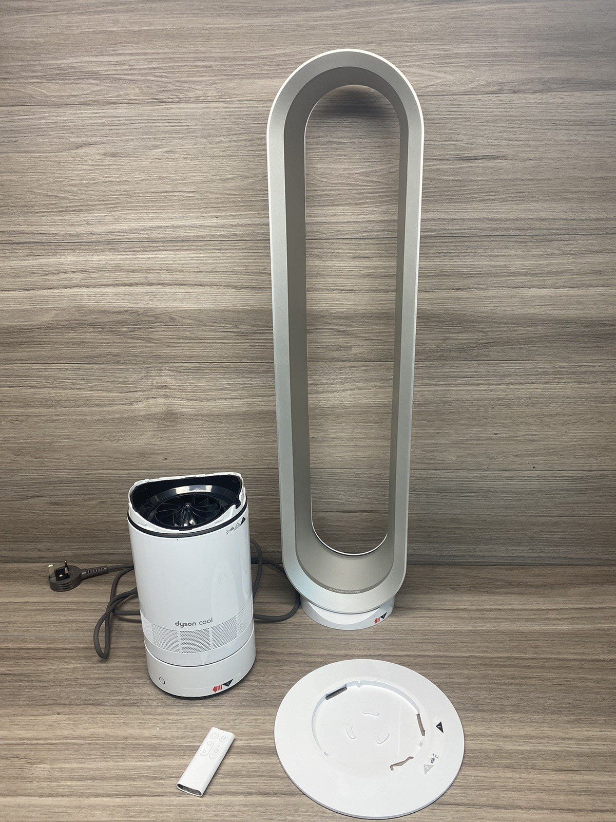 Dyson AM07 56W 10 Speed Tower Fan - White/Silver Luxury