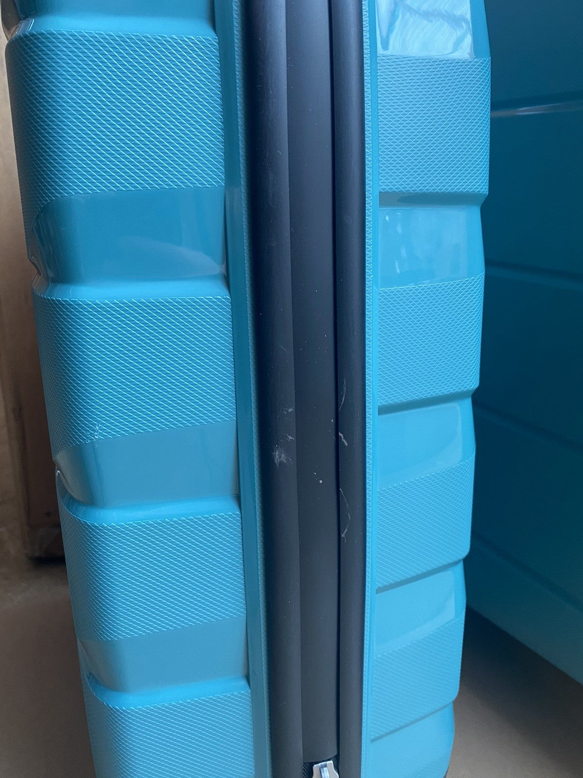 American Tourister Air Move 3 Piece Luggage Set in Teal, Used
