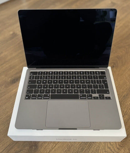 Apple MacBook Air (2022), M2 Chip, 8GB RAM, 256GB SSD, 20 CYCLES/ 13.6" Grey VAT