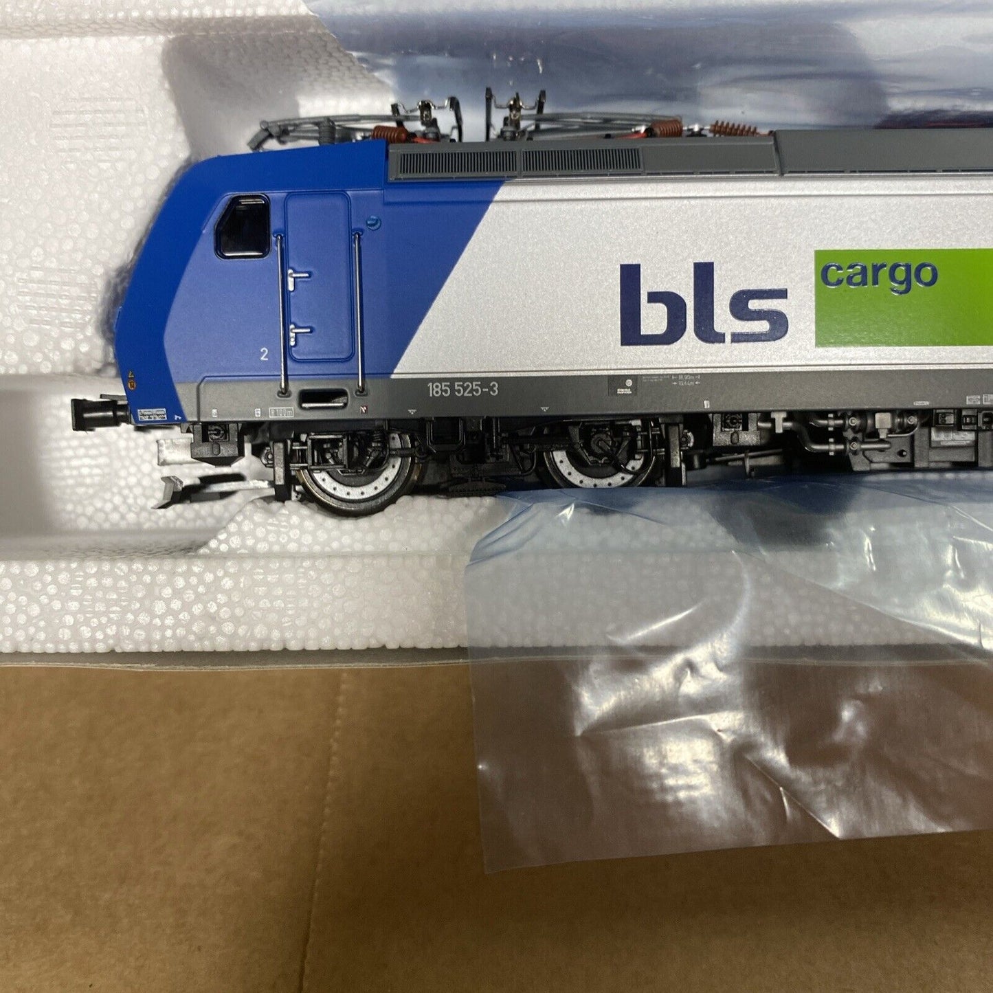 Roco 63809- BR 185 electric locomotive (HO Gauge BLS)