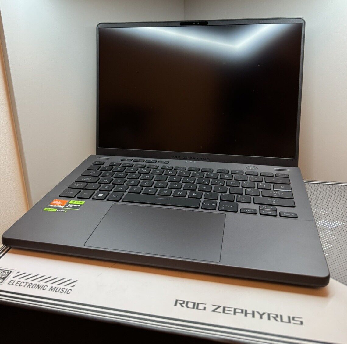 ASUS ROG Zephyrus G14 GA402XZ Gaming Laptop AMD Ryzen 9 7940HS 32GB 1TB RTX4080