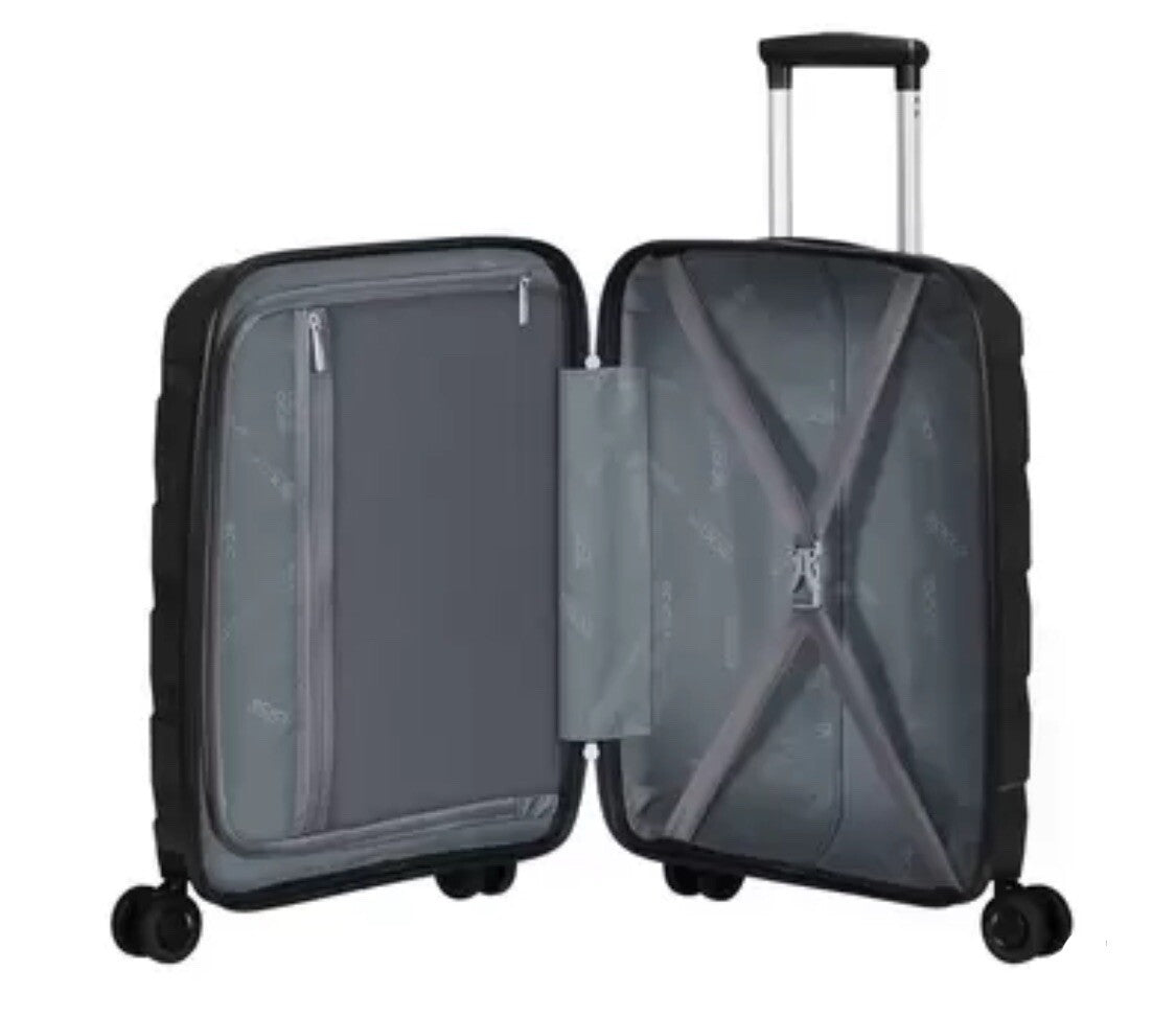 American Tourister Air Move 3 Piece Luggage Set in Black, *Sealed*