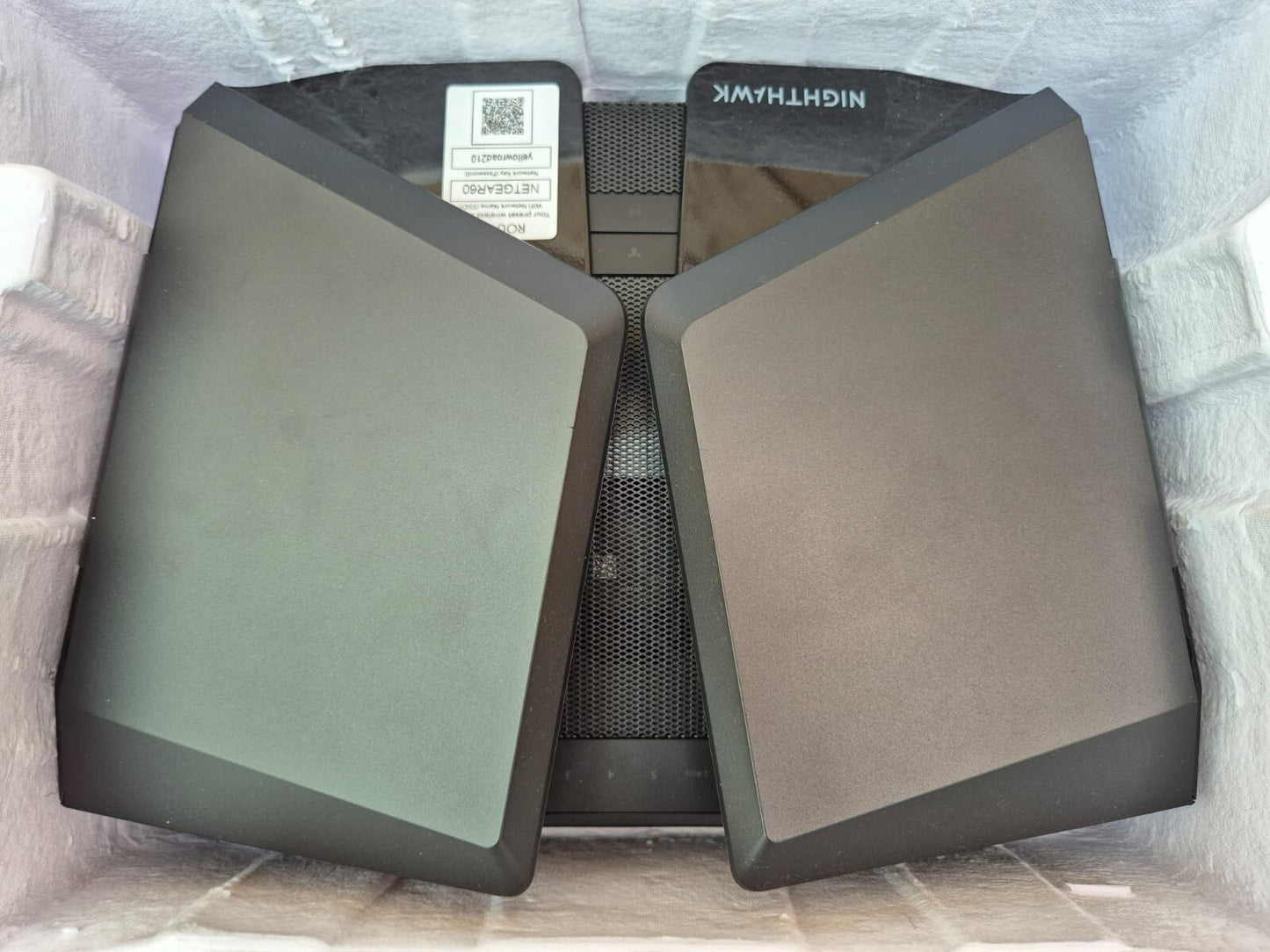 Netgear Nighthawk RAXE500 Tri-Band WiFi 6E Router 10.8Gbps, 6GHz, RAXE500-100EUS