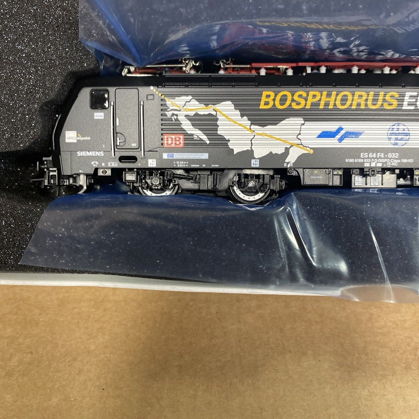 ROCO 62434 Electric locomotive BR 189 of the MRCE Bosphorus Europe Express DSS