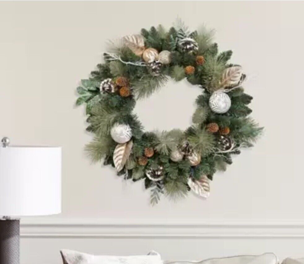 24 inch (2ft) White / Gold Decorated Christmas Unlit Wreath