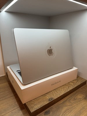 Apple MacBook Air 2024, M3 Chip, 16GB RAM, 512GB SSD, 13.6 Inch in Silver VAT