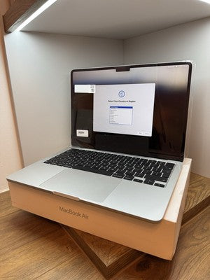 Apple MacBook Air 2024, M3 Chip, 16GB RAM, 512GB SSD, 13.6 Inch in Silver VAT