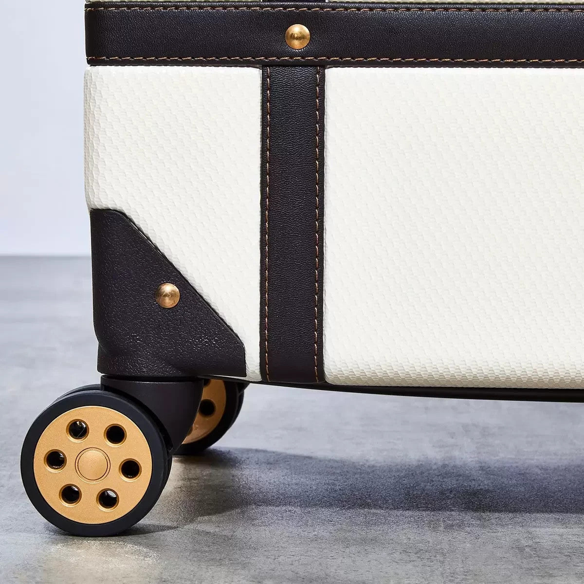 Rock Vintage 3 Piece Hardside Luggage Set in Cream *