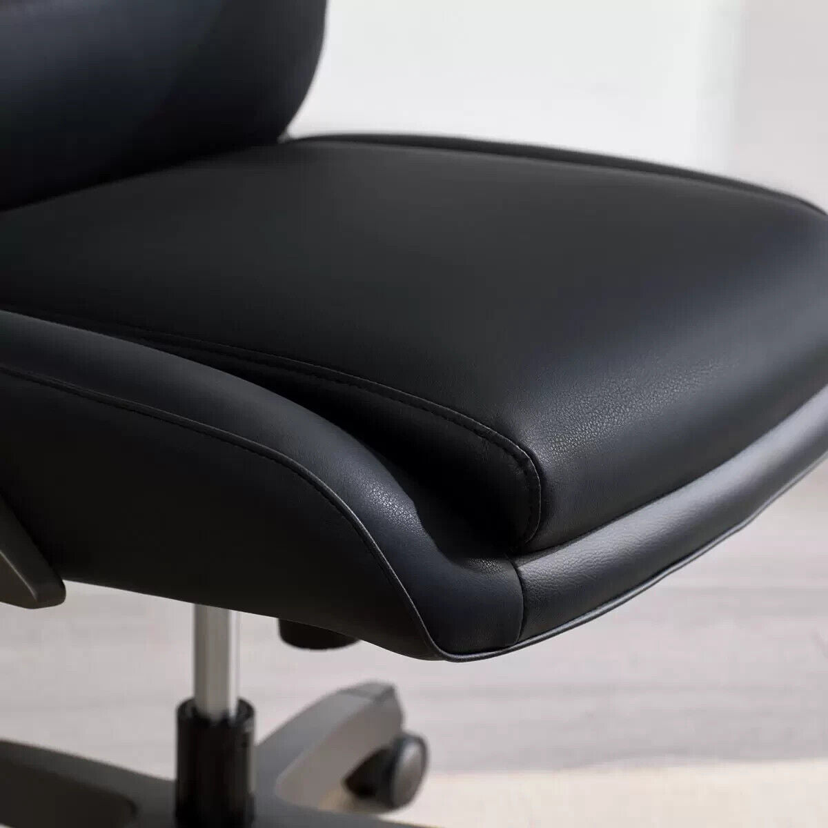 NEW La-Z-Boy Manager's Office Chair with Flip Up Arms